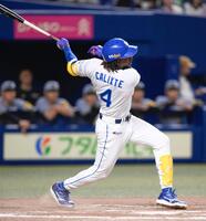 　１１回、代打カリステがサヨナラの中犠飛を放つ