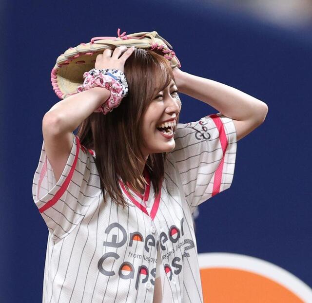 元スーパーアイドル　始球式で頭抱える