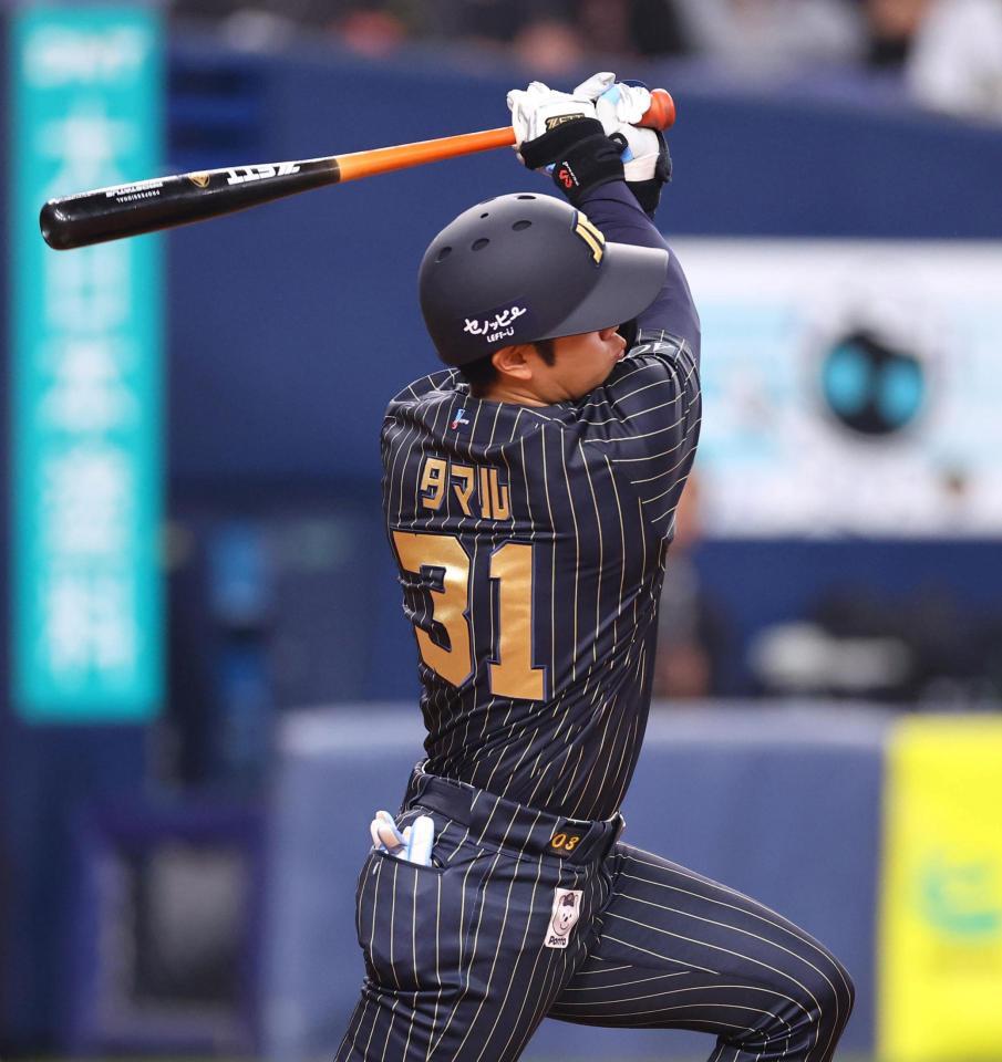 　３回、中前に２点適時打を放つ太田（撮影・山口登）