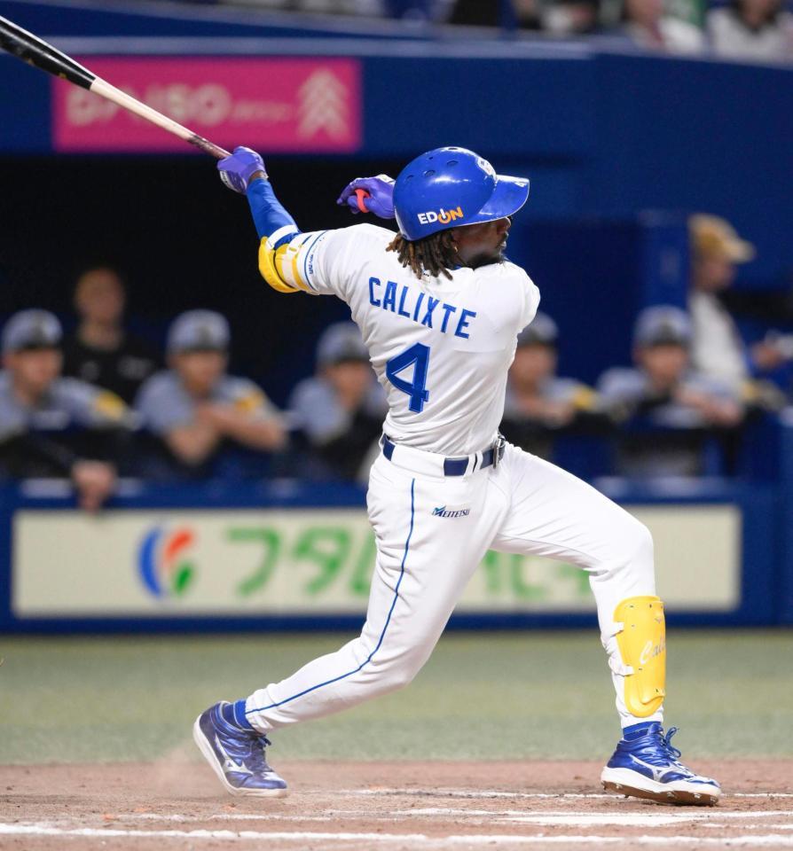 　１１回、代打カリステがサヨナラの中犠飛を放つ