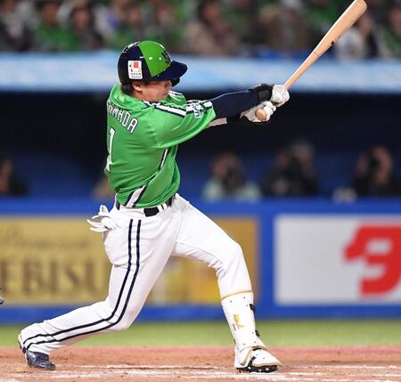 　６回、勝ち越しの中前適時打を放つ山田（撮影・開出牧）