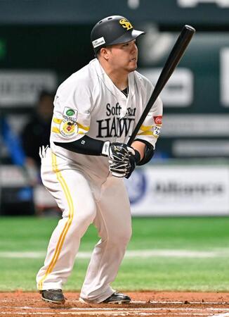 　６回、山川が二ゴロに倒れる。７回の守備から交代した