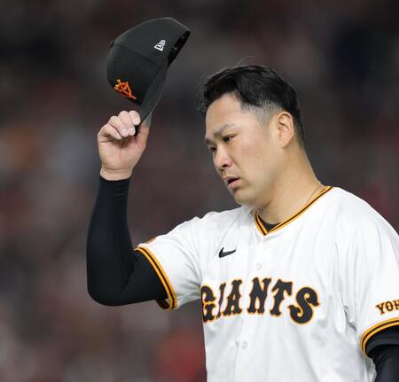 【写真】巨人・田中将KO 物凄い形相で顔背ける マウンドにナイン集まる中