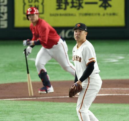 　１回、坂倉に先制適時打を浴びる田中将（撮影・金田祐二）