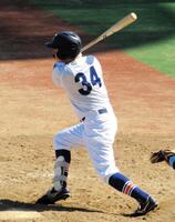 　代打で初出場した駒大・谷佳亮外野手