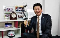 　会社社長として活躍中の松谷竜二郎さん＝２０１９年３月