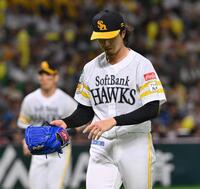 　７回に勝ち越しを許しベンチに戻る上沢（撮影・西田忠信）