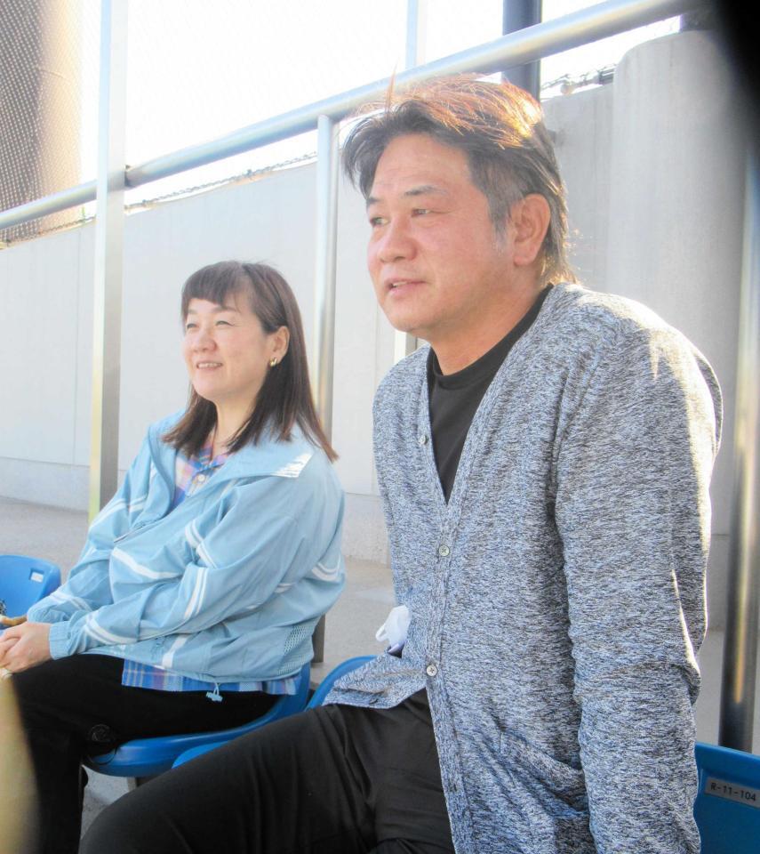 　観戦に訪れた谷佳知氏（右）と亮子氏