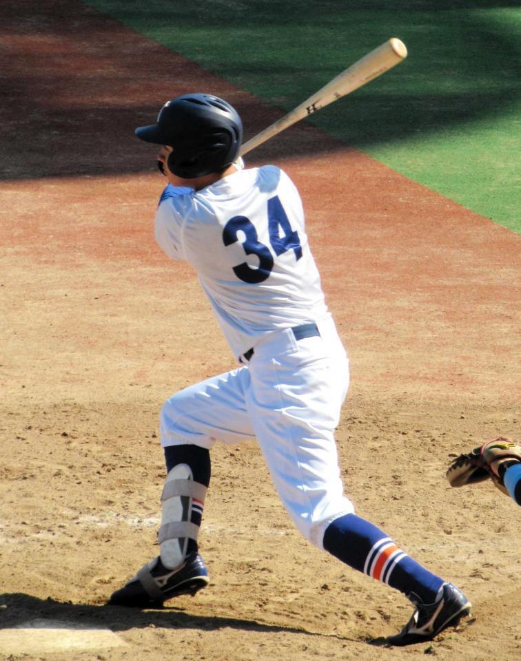 　代打で初出場した駒大・谷佳亮外野手