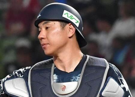 西武・炭谷銀仁朗「社員が運転してくれます」ベンツのハンドル握る後輩の姿にファン反応「中小企業ぽいｗ」「最高すぎる」