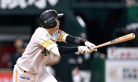 ９回２死満塁、代打川瀬が左中間にサヨナラ２点二塁打を放つ