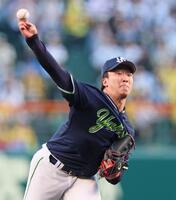 　阪神打線を相手に力投する吉村（撮影・立川洋一郎）