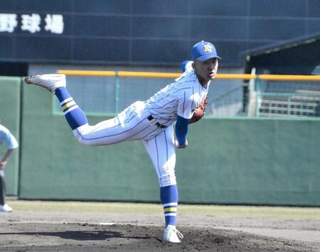 　力投する健大高崎・石垣