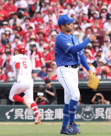 　８回、小園を空振り三振に仕留めた根尾（撮影・市尻達拡）