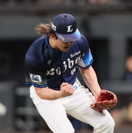 　７回、万波を三振に仕留め、雄たけびを上げる今井（撮影・中島達哉）