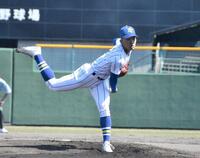 　力投する健大高崎・石垣