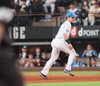 　７回、滝沢の打球を後逸し、追加点を許した清宮幸（撮影・中島達哉）