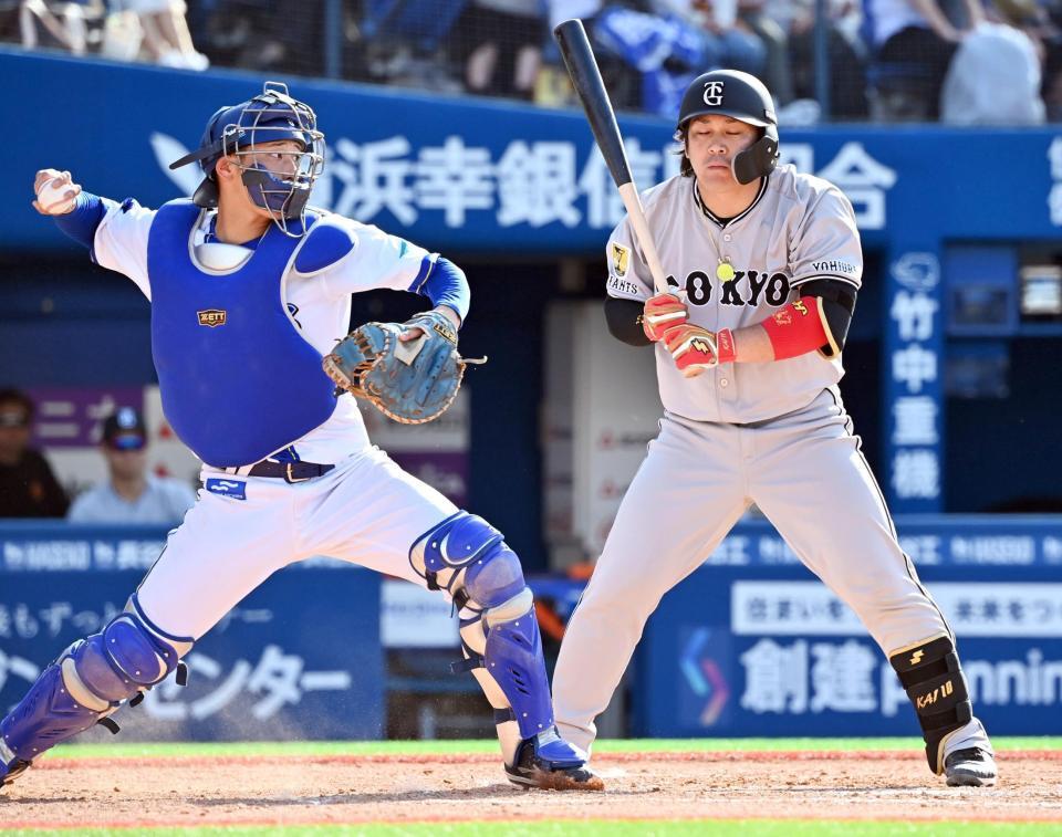 　７回、甲斐が見逃し三振に倒れ、松尾が岡本の二盗を阻止して併殺となる