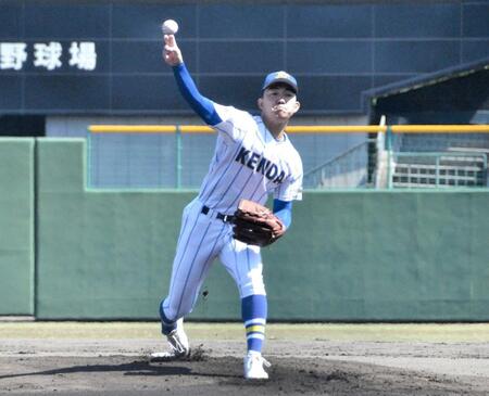 　力投する健大高崎・石垣