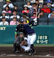 　７回、増田珠は右中間に勝ち越し２点適時三塁打を放つ（撮影・山口登）