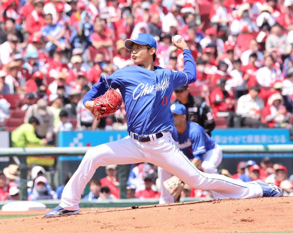 　先発し、力投する岡田（撮影・市尻達拡）