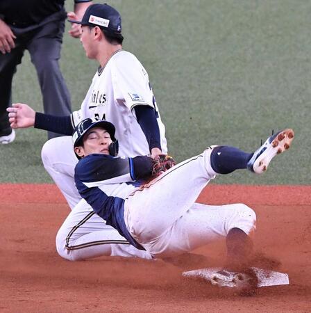 　３回、二盗に失敗する山野辺＝２０２３年９月