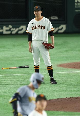 　９回、佐藤輝に３ランを浴びた堀田（撮影・金田祐二）