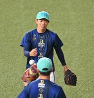 　キャッチボールを終えた山岡（撮影・西田忠信）
