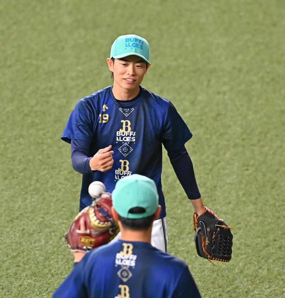 　キャッチボールを終えた山岡（撮影・西田忠信）
