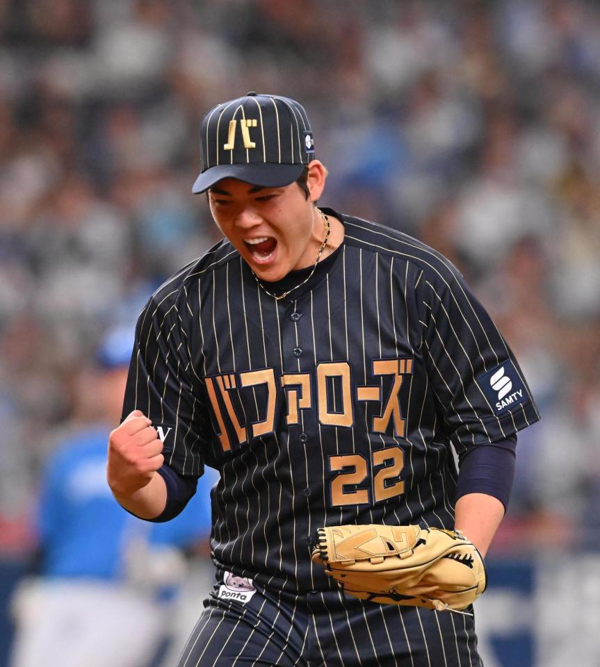 　４回、万波を三ゴロに仕留めほえる九里（撮影・西田忠信）