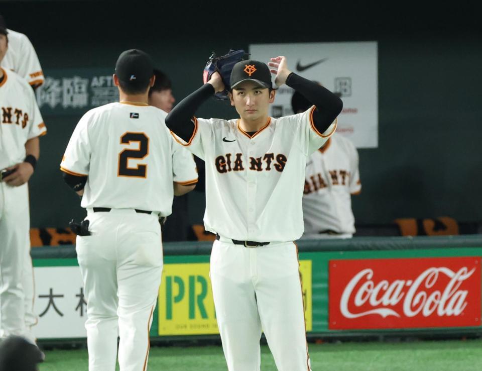 　８回、追加点を赦し厳しい表情の横川（撮影・金田祐二）