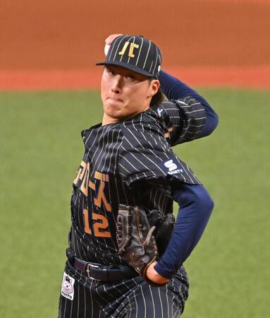 　力投する先発の東（撮影・西田忠信）