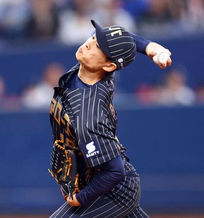 　５回、力投する山岡（撮影・山口登）