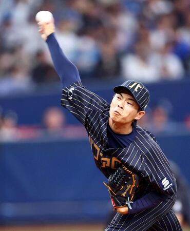 　５回、力投する山岡（撮影・山口登）