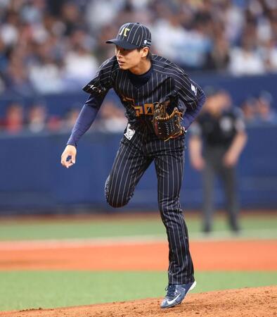 　５回、力投する山岡（撮影・山口登）