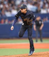 　５回、力投する山岡（撮影・山口登）