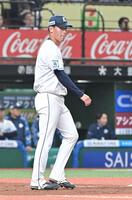 　１回、ソフトバンクに４点を奪われた上田（撮影・持木克友）