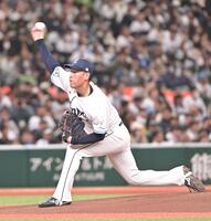 　力投する上田（撮影・持木克友）