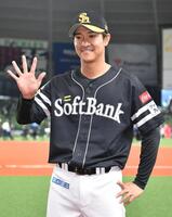 　３安打５打点と大活躍の柳町（撮影・持木克友））