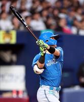 　６回、右中間に２ランを放つ清宮幸（撮影・山口登）