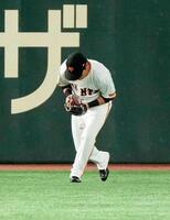 　１回、大山の飛球を落球する長野