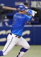 　５回ＤｅＮＡ無死、桑原が中前打を放つ