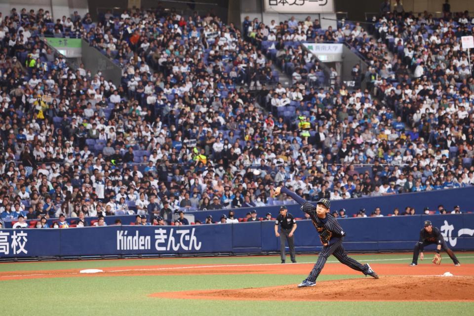 　５回、力投する山岡（撮影・山口登）