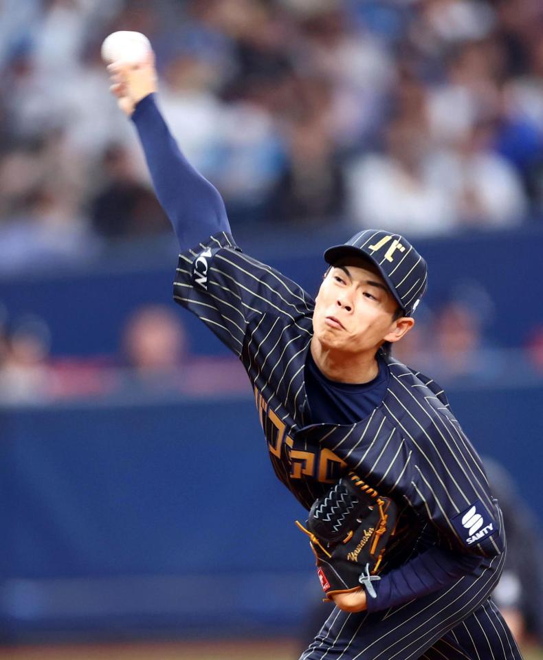 　５回、力投する山岡（撮影・山口登）