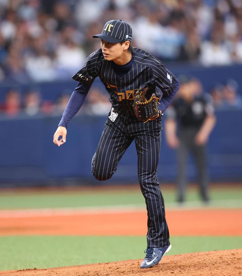 　５回、力投する山岡（撮影・山口登）