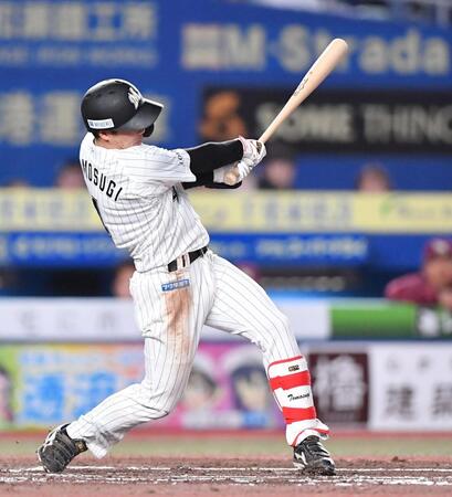 　６回、中越え三塁打を放ち猛打賞の友杉（撮影・開出牧）