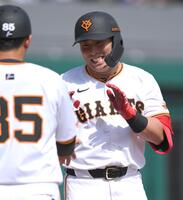 ２軍戦でソロを放ち、顔がほころぶ浅野（撮影・伊藤笙子）