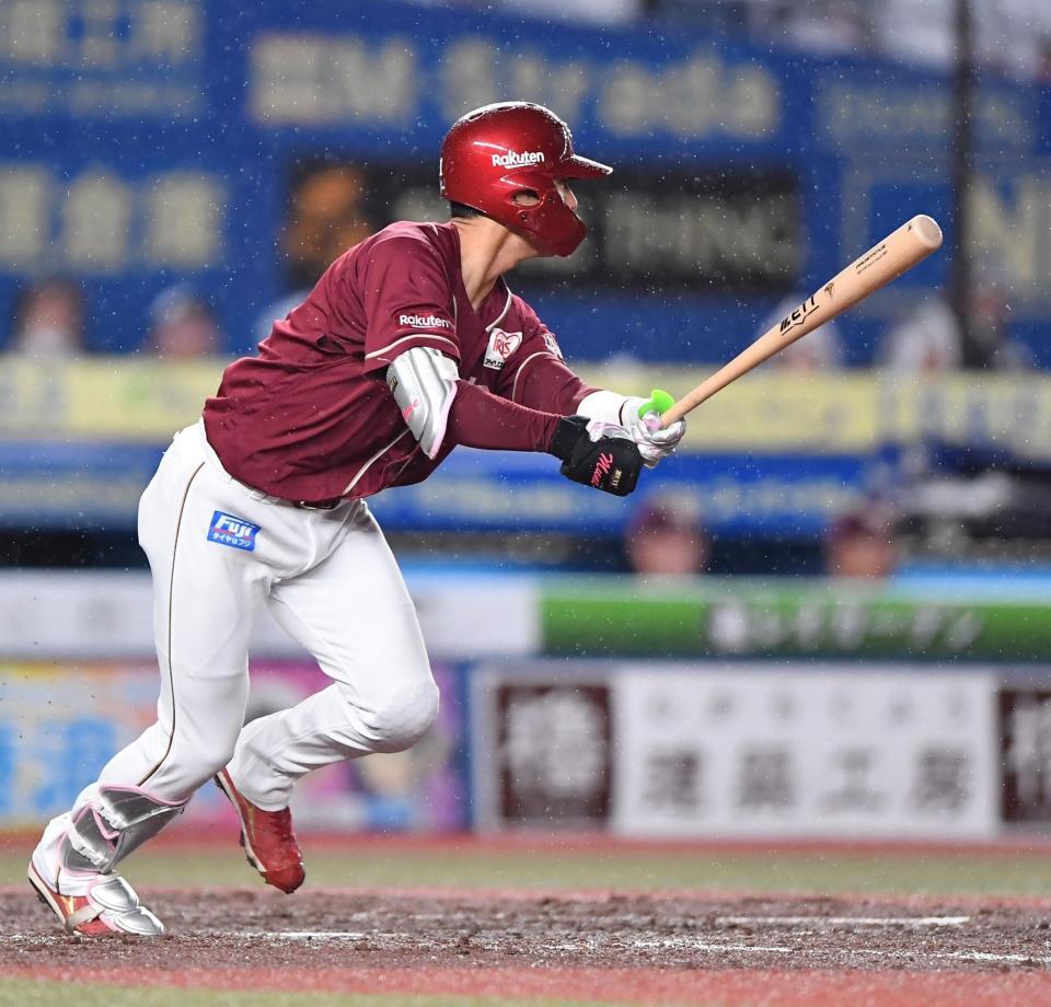 　２回、左前適時打を放つ宗山（撮影・開出牧）