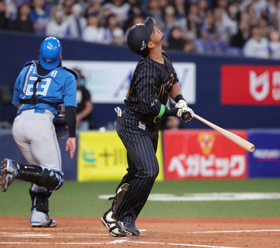 　１０回、頓宮は捕邪飛に倒れる（撮影・坂部計介）