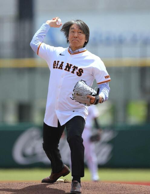 松井秀喜氏 苦笑い始球式「あぁ～っ」恥ずかしワンバン投球/野球